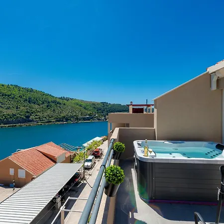 Modern With Jacuzzi & Sea View - Volare *